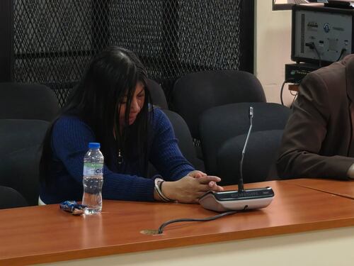 Mujer enfrentará juicio por facilitar vehículo usado en ataques del Barrio 18 que dejaron 11 policías muertos