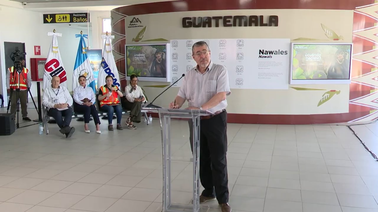 El presidente Bernardo Arévalo durante su visita a Petén.