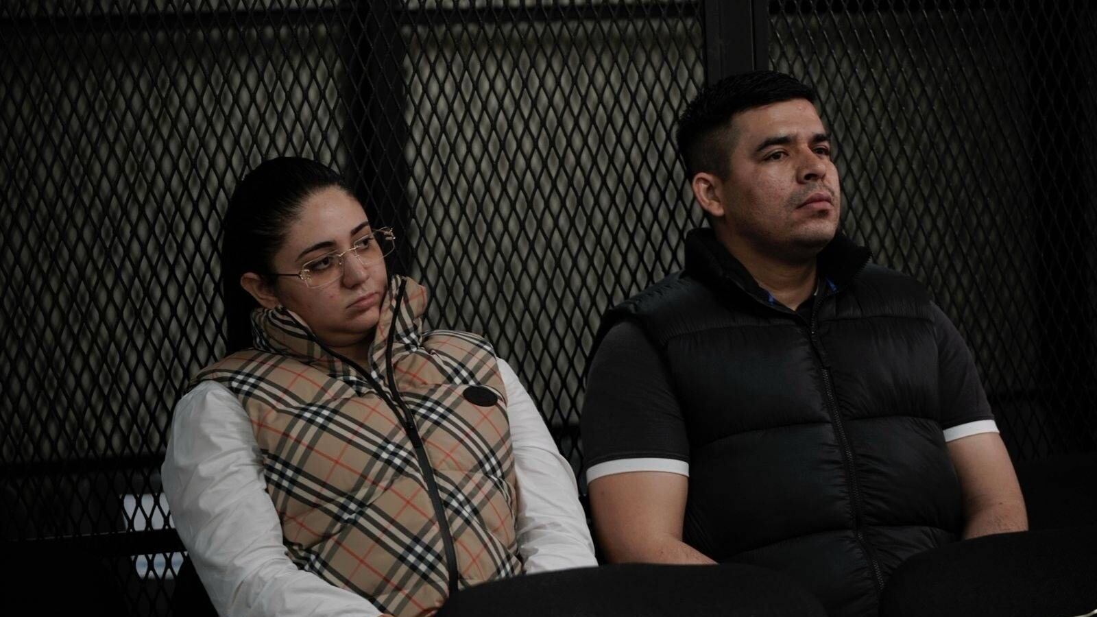 María Fernanda Bonilla y su guardaespaldas durante la audiencia. Foto: Nathalie Quan