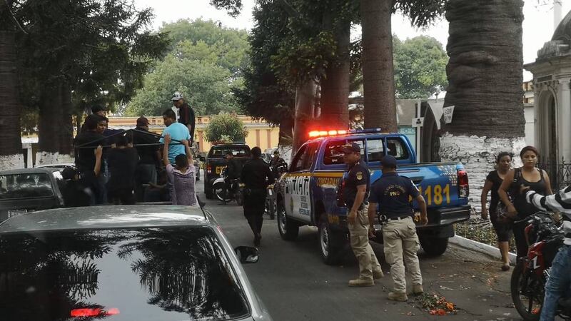 Buscan víctimas tras ataque armado en cementerio General por posible rivalidad entre pandillas