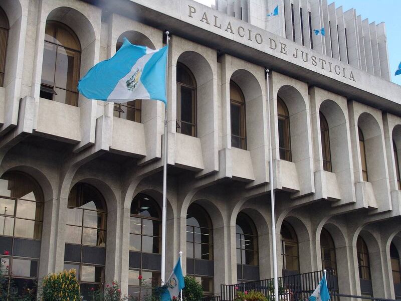 Benefician a exdirector de Emetra con fianza y arresto domiciliario