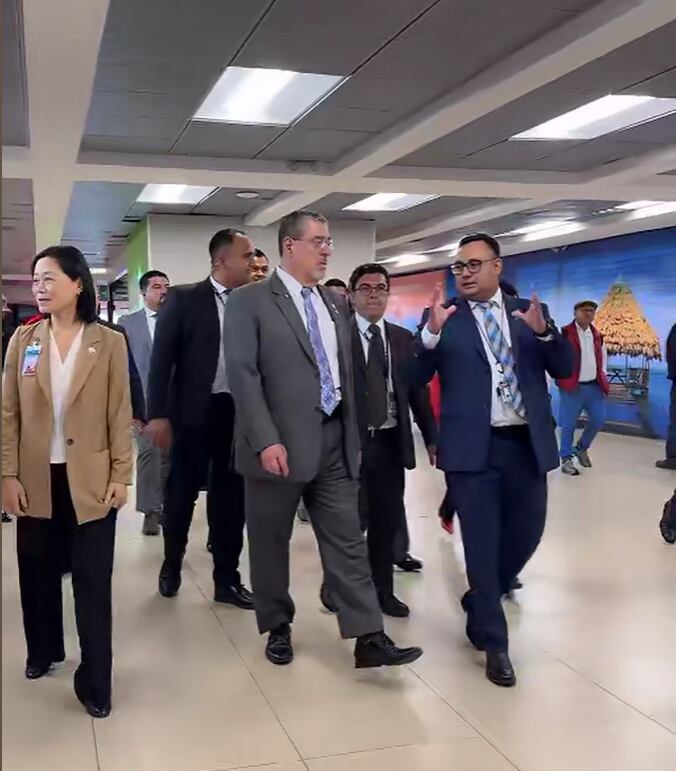 Arévalo inspecciona modernización del Aeropuerto La Aurora con apoyo de Taiwán