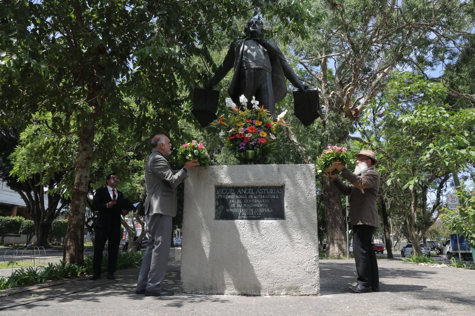 Guatemala celebra el Día Nacional de Miguel Ángel Asturias