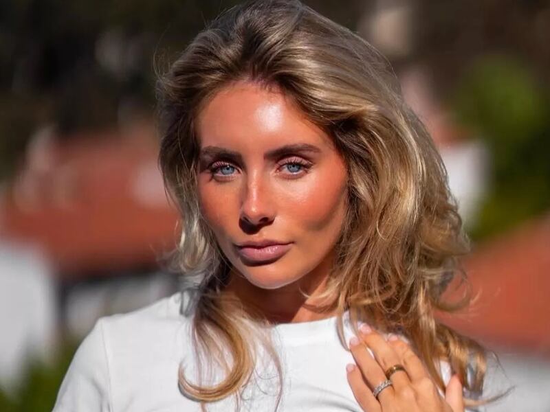 VIDEO. Modelo de OnlyFans iba a ofrecer “entretenimiento en vivo” en un estadio y así fue expulsada del partido