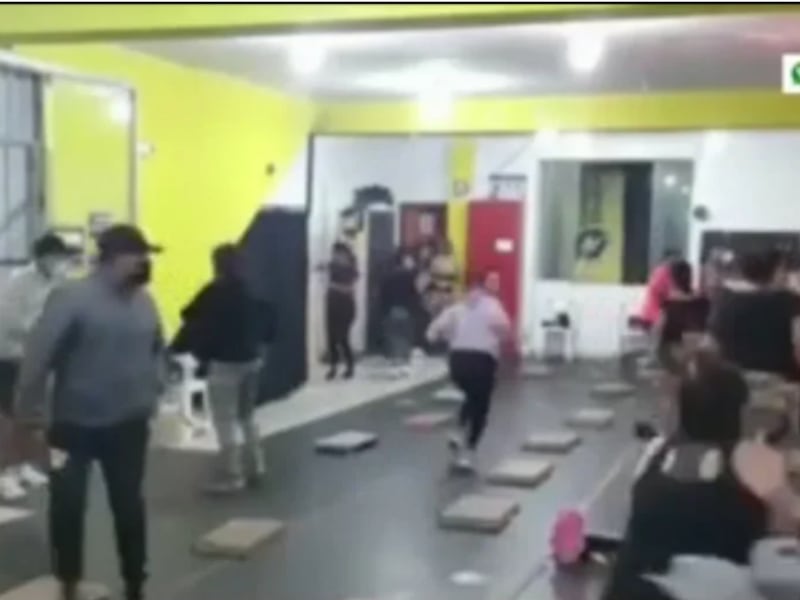 VIDEO. Delincuentes armados asaltaron gimnasio en plena clase de aeróbicos