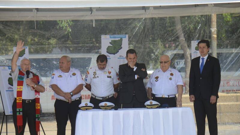 VIDEO. “Yo quiero ser bombero”: Así le cantó el presidente Morales a los Bomberos Voluntarios