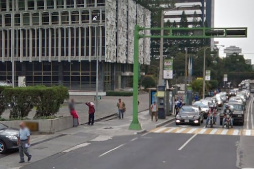 Disparan contra conductor de camionetilla en intento de asalto frente al Banguat