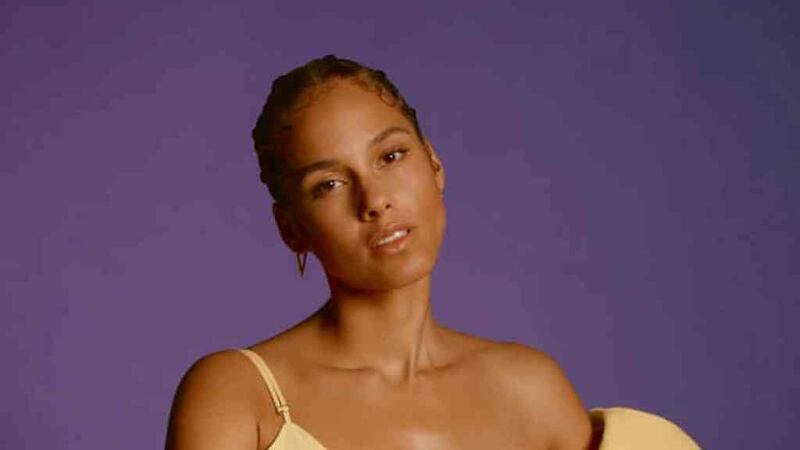 Alicia Keys es elogiada por lucirse al natural en los Premios Billboard
