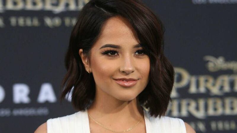 El revelador atuendo que dejó la retaguardia de Becky G al descubierto