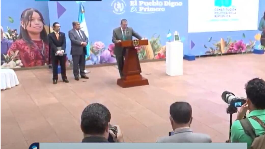 El presidente Bernardo Arévalo en el Palacio Nacional.