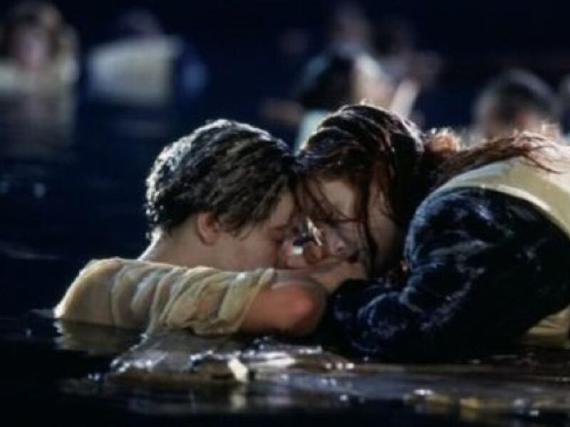 Subastan la puerta que mantuvo con vida al personaje de Kate Winslet en “Titanic”