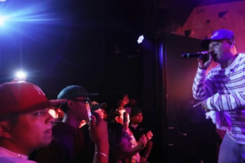 Ni flores ni chocolates: Celebra el amor a puro rock en El Ataque