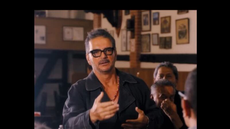 “Me quieren como antes”: Así fue el emotivo reencuentro de Ricardo Arjona con sus compañeros de clase