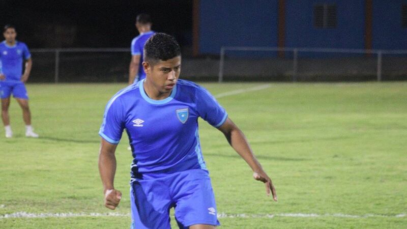 Se encienden las alarmas, Pedro Altán salió lesionado a los 10 minutos del partido