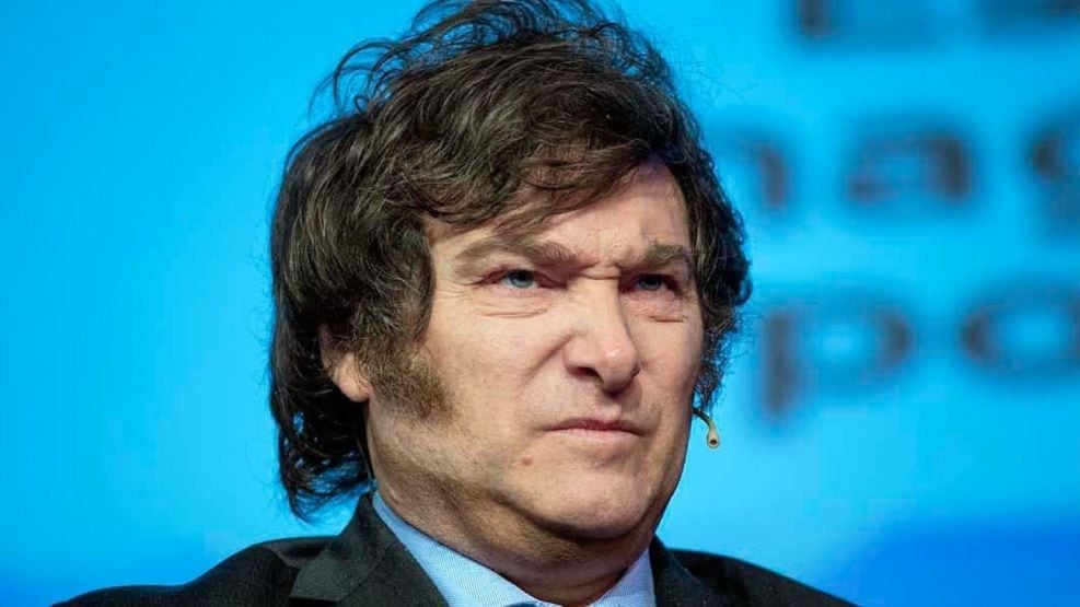 VIDEO. Presidente de Argentina enfurece luego recibir un golpe con un micrófono