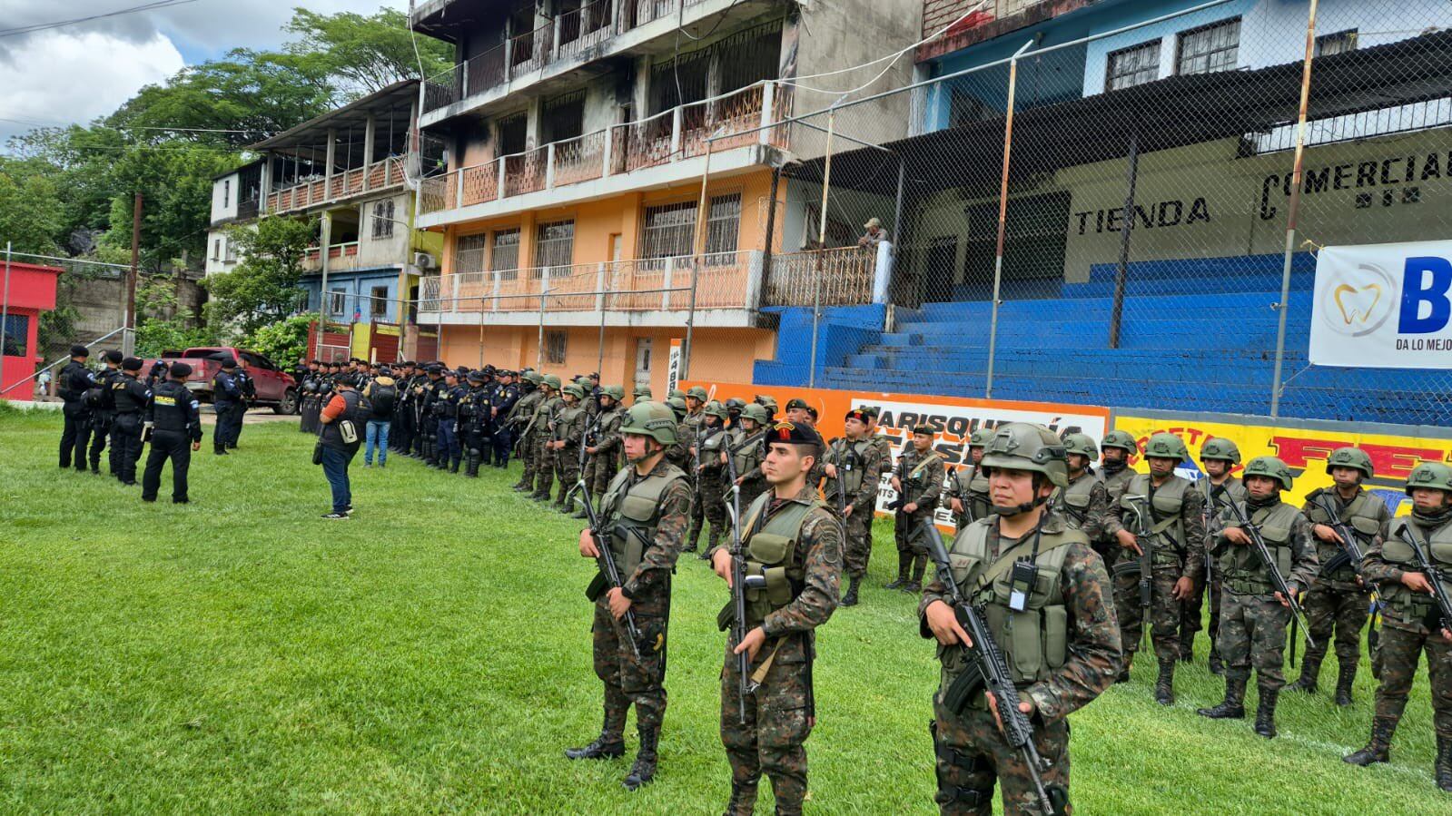 Elementos del Ejército de Guatemala y la Policía Nacional Civil, realizan patrullajes en el área fronteriza entre Guatemala-México, desde el pasado lunes. Foto: Ejército de Guatemala.