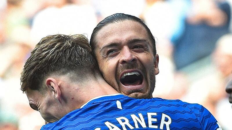 Arsenal y Tottenham comandan la Premier en una jornada de sorpresas