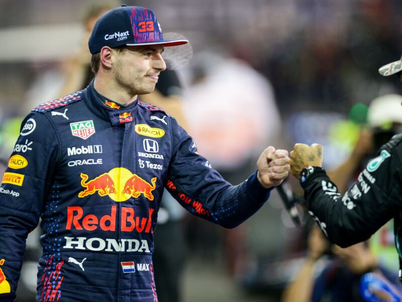 Verstappen conquista la 'Pole' en Abu Dabi y adelanta a Hamilton