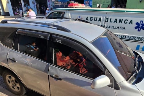 Hombre es localizado sin vida dentro de un vehículo en Agua Blanca, Jutiapa
