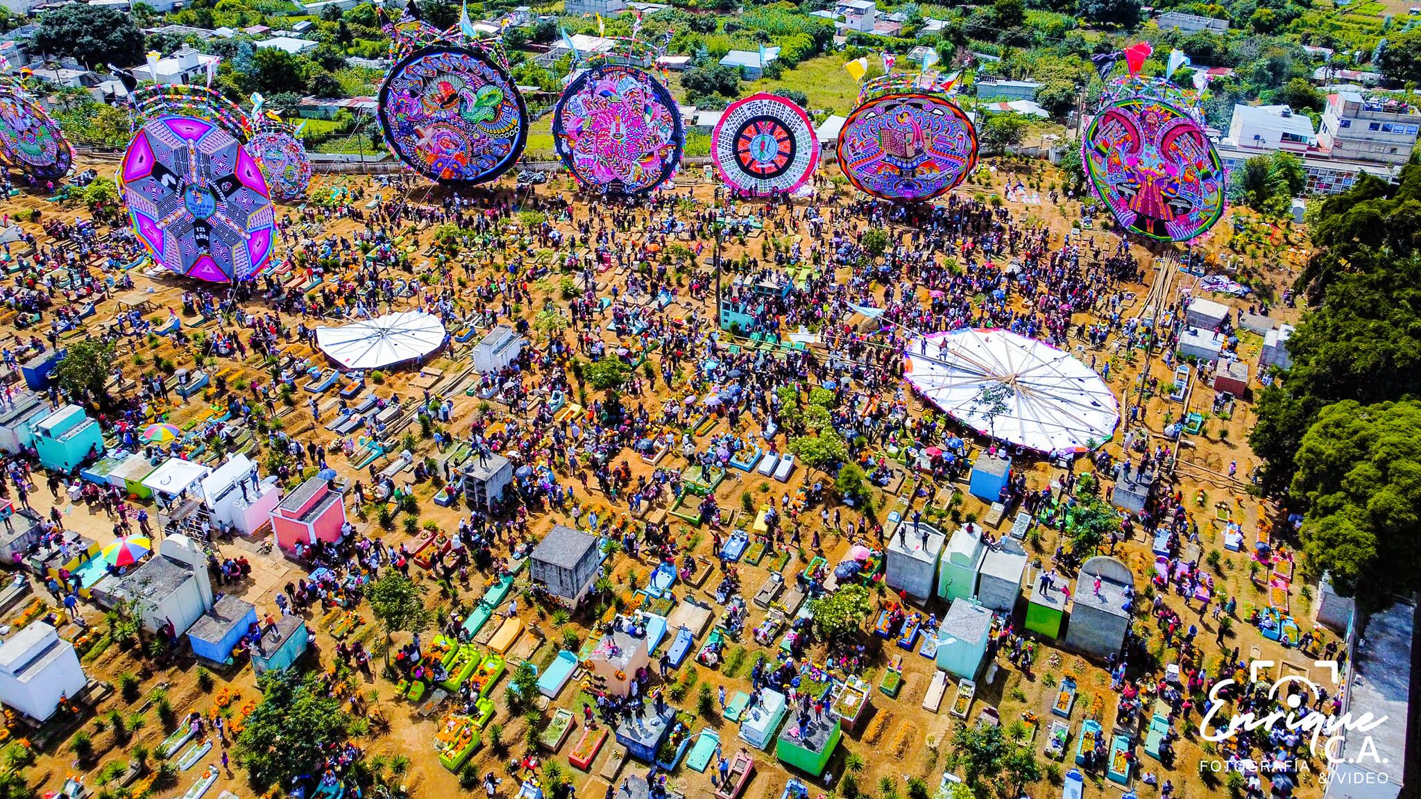 Festival de Barriletes Gigantes de Santiago Sacatepéquez.