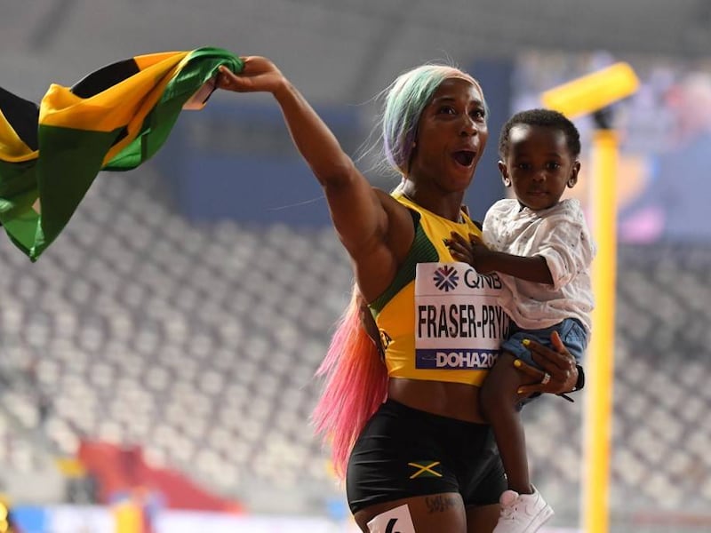 Shelly-Ann Fraser-Pryce se consagra como campeona de los 100 metros después de ser madre