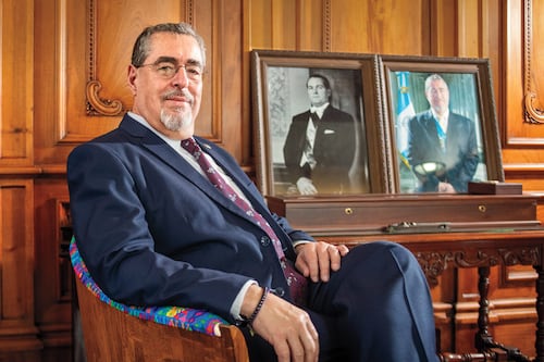 Presidente Bernardo Arévalo publica un emotivo mensaje por el día del periodista