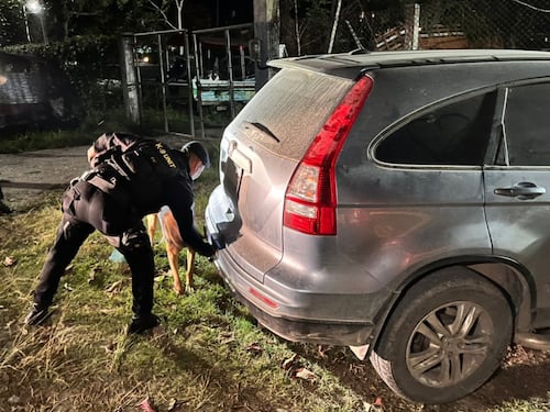 Hombre que transportaba Q190 mil en una camionetilla termina capturado