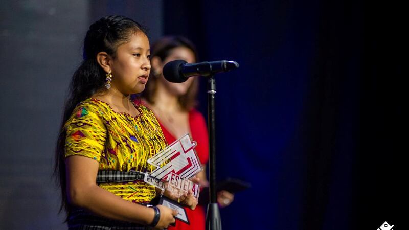 ¡Emotivo mensaje! Yahaira Tubac dedica reconocimiento a su abuelo fallecido en Premios Estela