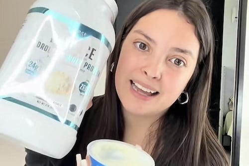 Colegio de farmacéuticos se pronuncia por polémica de Deanna Melillo tras recomendar proteína para niños