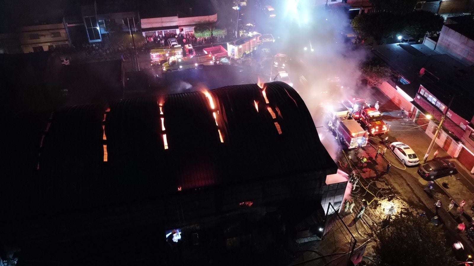 Incendio consume fábrica. Foto: CBM
