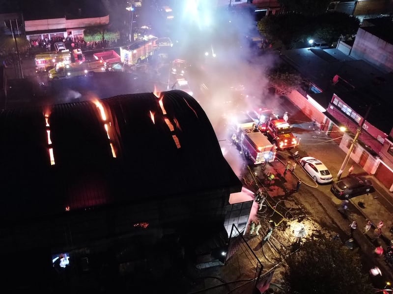 VIDEO. Comparten tomas áreas del voraz incendio en la zona 3