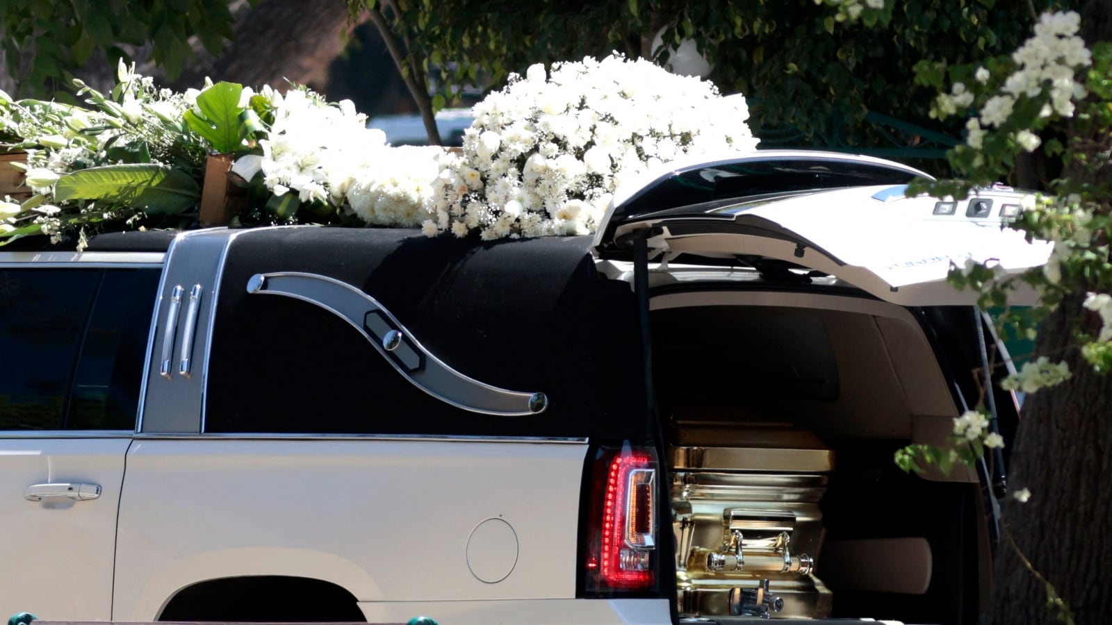 Los restos de Nemesio Oseguera Cervantes fueron trasladados al panteón Recinto de la Paz.