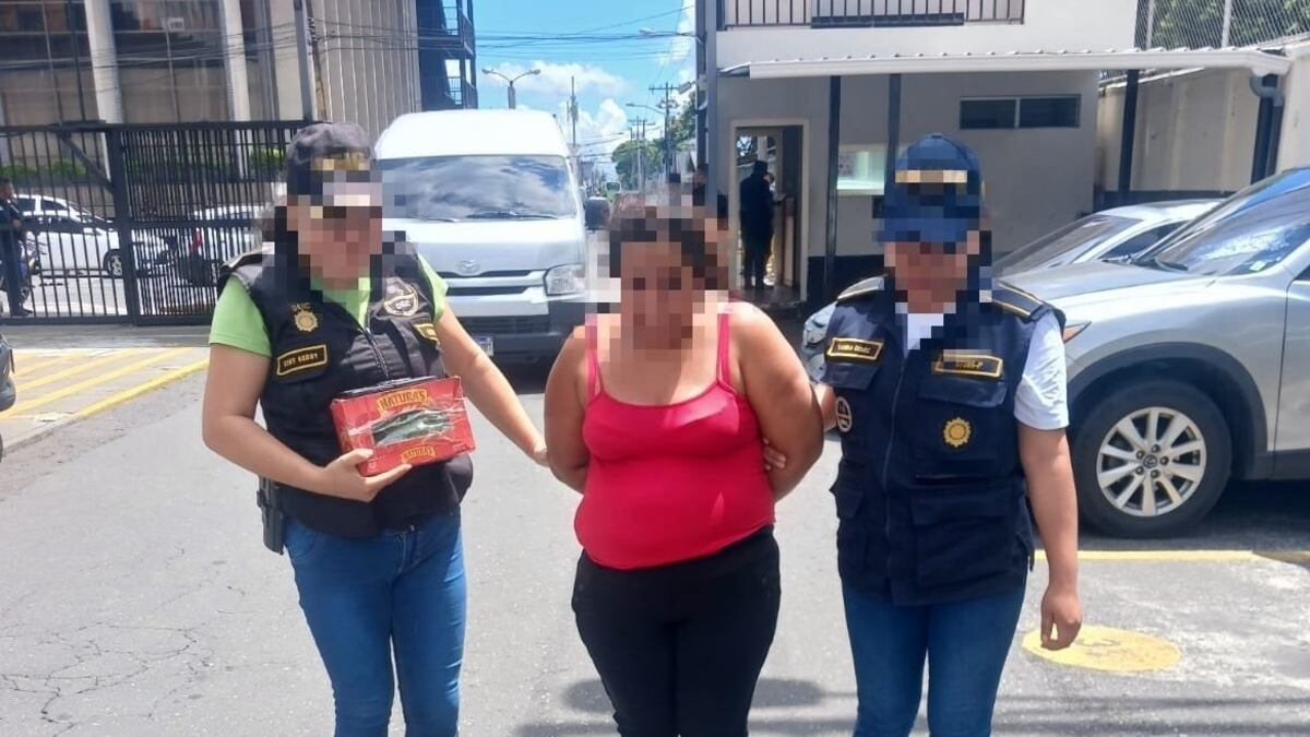 La sindicada fue detenida en flagrancia el 9 de mayo de 2025 en Amatitlán.