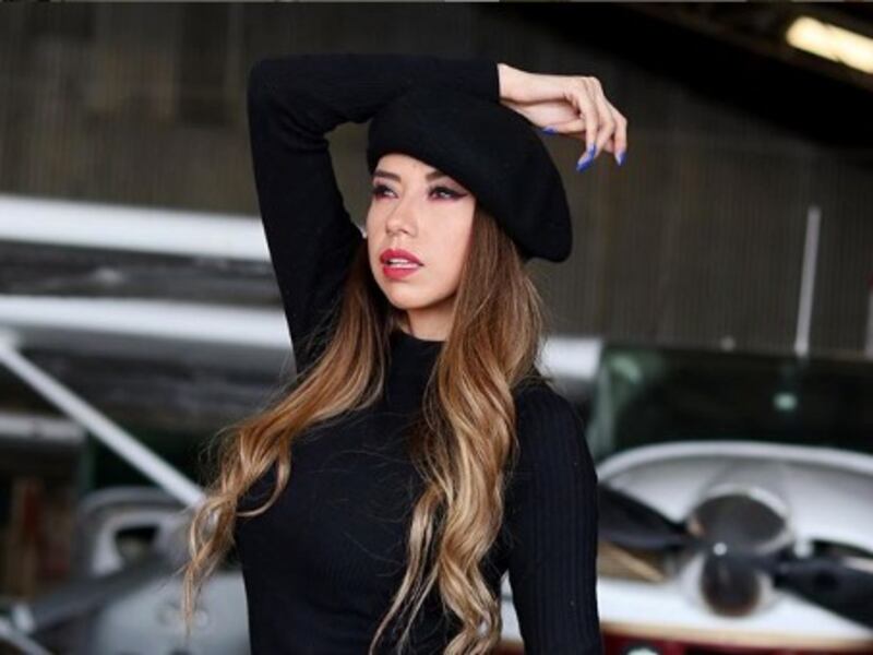 La modelo guatemalteca, Denise González se arriesga al posar en sexy body de encaje