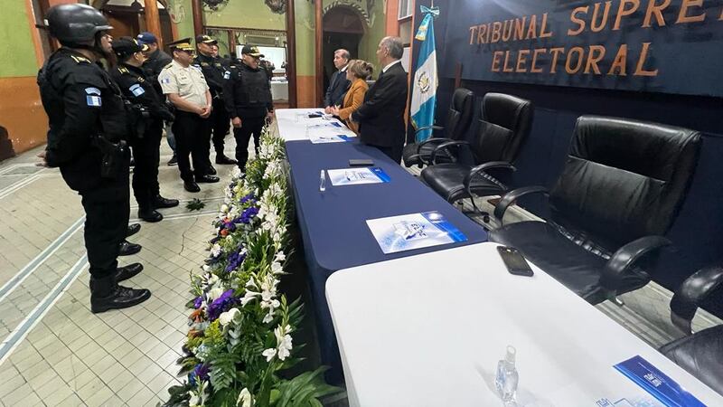 A un mes de iniciado el proceso electoral, el TSE se acerca a la entrega de mil credenciales