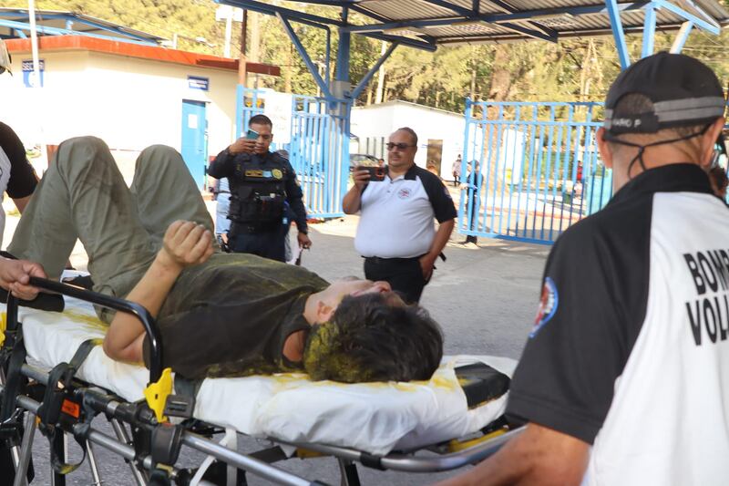 Conductor atropella a jóvenes que realizaban una alfombra Mixco