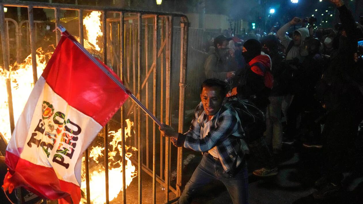Miles de personas protestas en contra el gobierno interino de José Jerí.