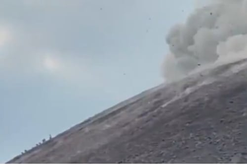 Esto dicen las autoridades del video donde senderistas corren por explosión en el volcán Santiaguito