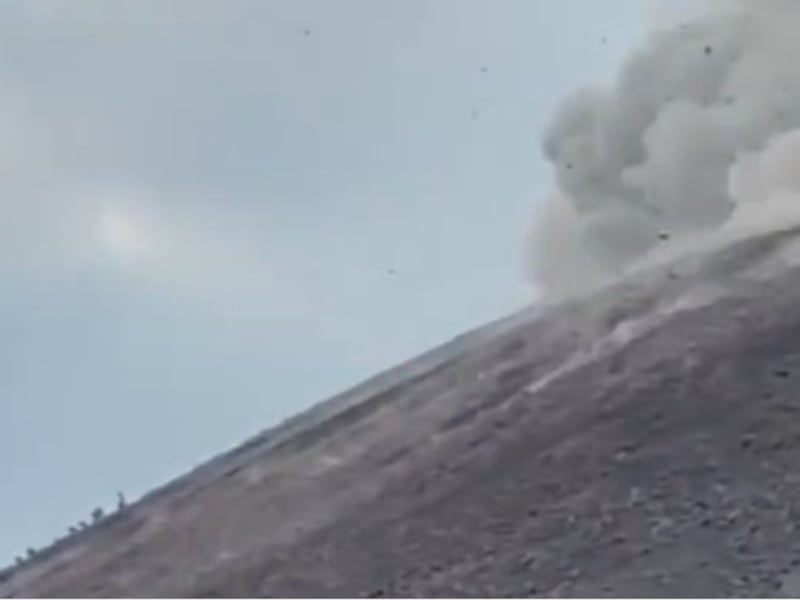 Esto dicen las autoridades del video donde senderistas corren por explosión en el volcán Santiaguito