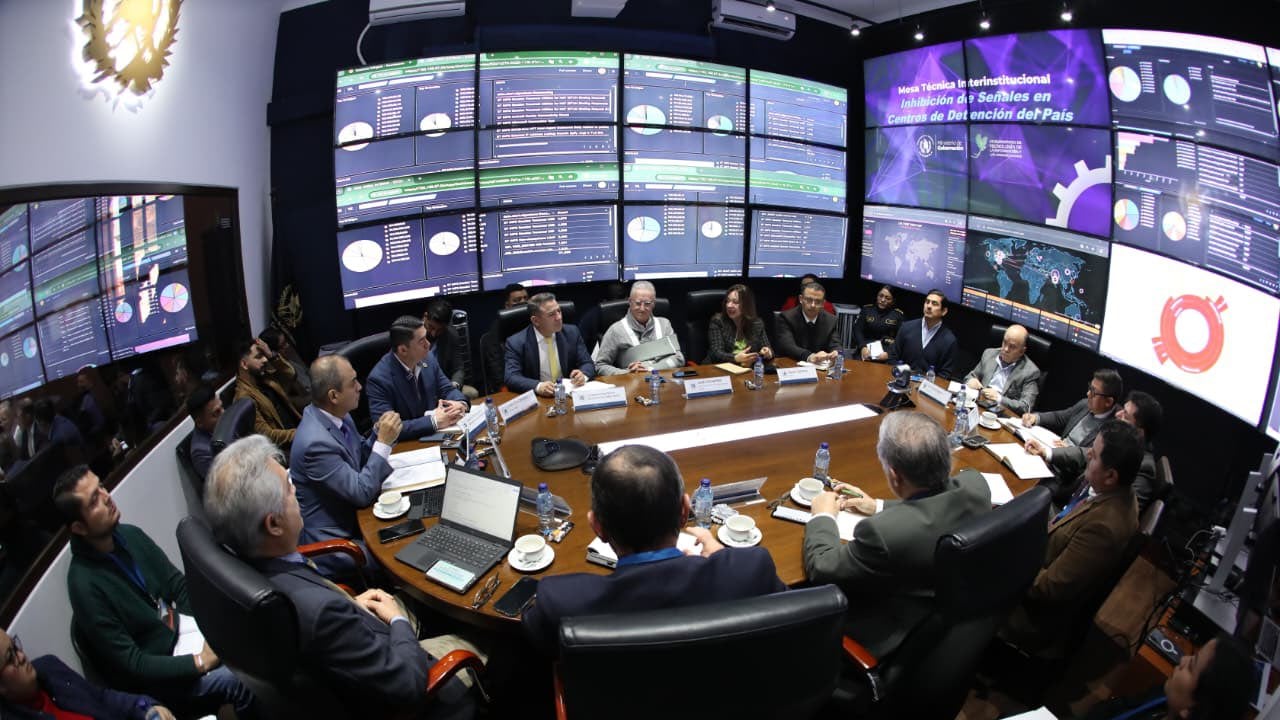 La reunión estuvo presidida por el viceministro de Tecnología, William Cameros. Foto: Mingob