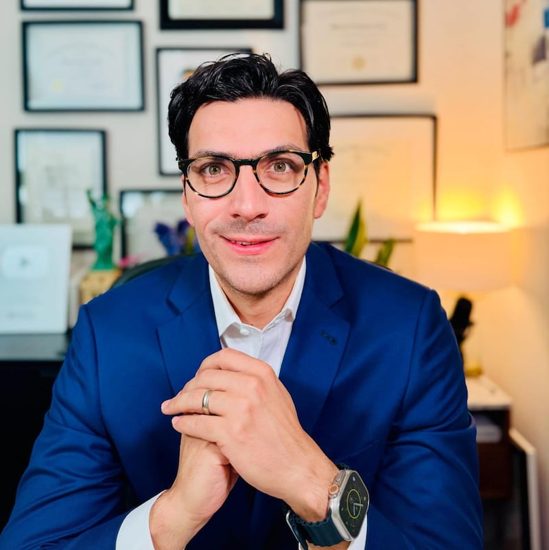 La plataforma de videos más grande del mundo se une al Dr. Mauricio González Arias para capacitar a médicos en la creación de contenido digital ético, riguroso y confiable