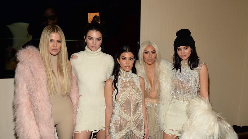 FOTOS. Las Kardashian se disfrazan de atrevidos ángeles de Victoria’s Secret