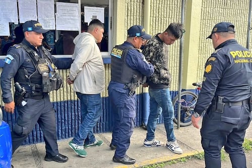 Capturan a “El Gordo” y “El Flaco” por robo de motocicleta en Kaminal Juyú, zona 7