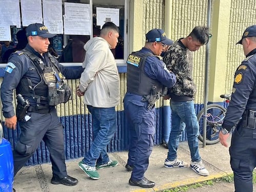 Capturan a “El Gordo” y “El Flaco” por robo de motocicleta en Kaminal Juyú, zona 7