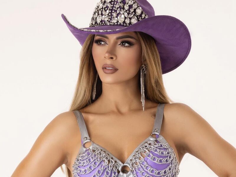 Kimberly Flores aparece vestida de “gata salvaje” y fans la critican por enseñar de más