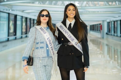 Miss Universo 2025 llega a Guatemala y no es recibida por público aglomerado, ¿debido al estado de sitio?