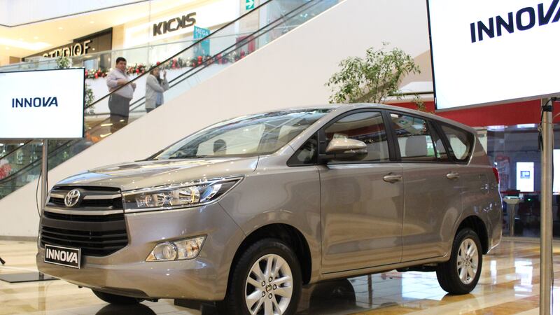 INNOVA, el vehículo familiar para ocho personas que ofrece confort y seguridad
