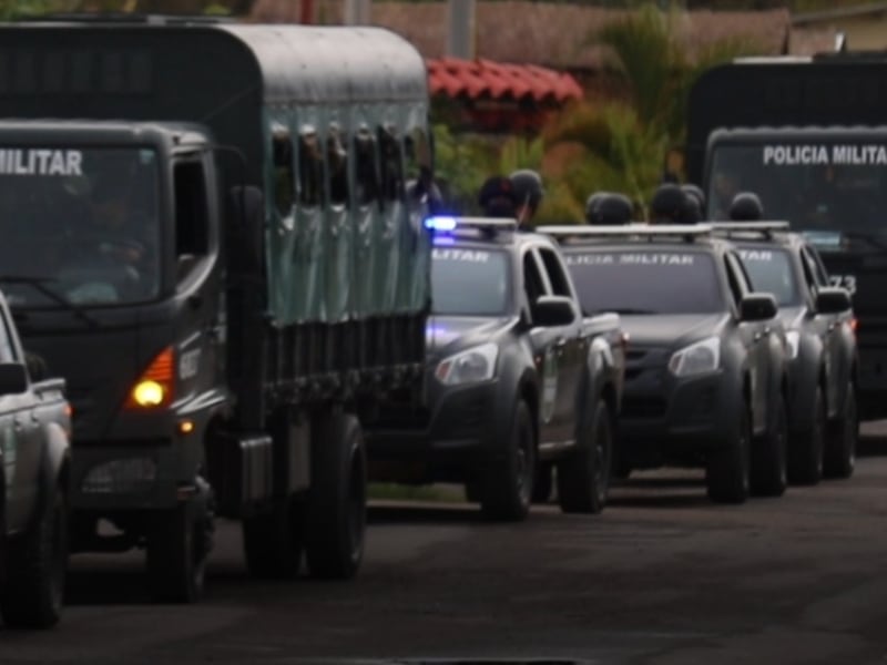 Policías militares de Honduras rumbo a las fronteras para combatir pandilleros