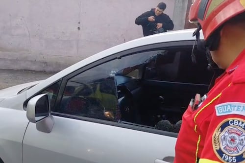 Fotos: Escena posterior al ataque contra conductora en zona 12