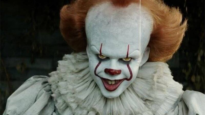 Este es el atractivo actor que le dio vida al nuevo y aterrador “Pennywise”